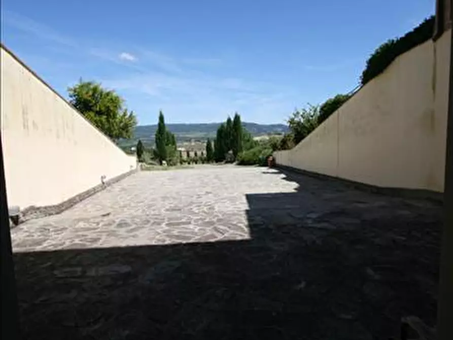 Immagine 17 di Attività commerciale in vendita  a Castel Del Piano