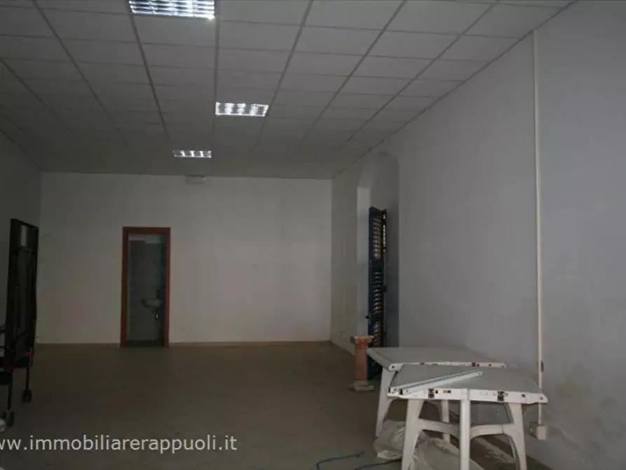 Immagine 1 di Negozio in affitto  in Via Trieste a Sinalunga