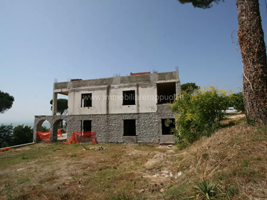 Immagine 2 di Villa in vendita  a Tuoro Sul Trasimeno