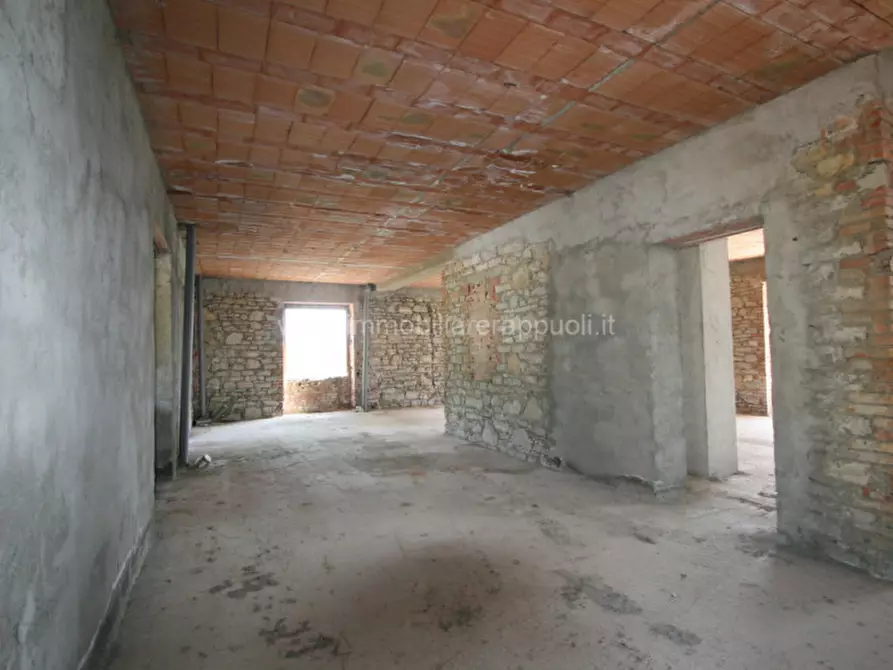 Immagine 4 di Villa in vendita  a Tuoro Sul Trasimeno