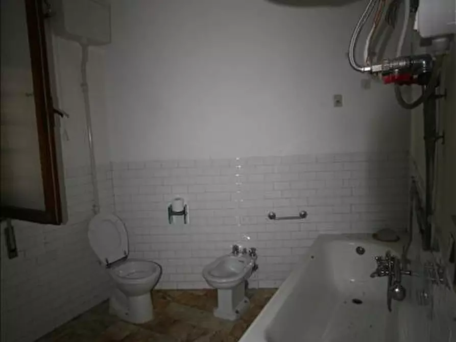 Immagine 5 di Magazzino in vendita  a Sinalunga