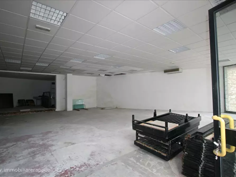 Immagine 8 di Magazzino in vendita  a Sinalunga