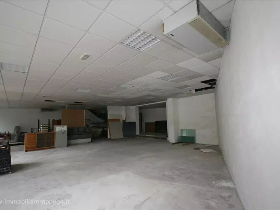 Immagine 9 di Magazzino in vendita  a Sinalunga