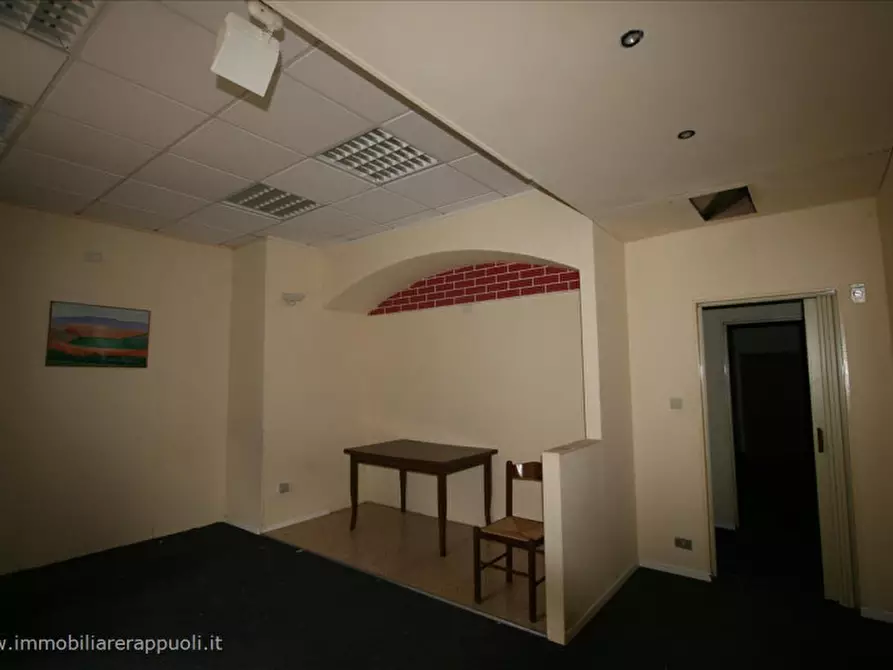 Immagine 13 di Magazzino in vendita  a Sinalunga