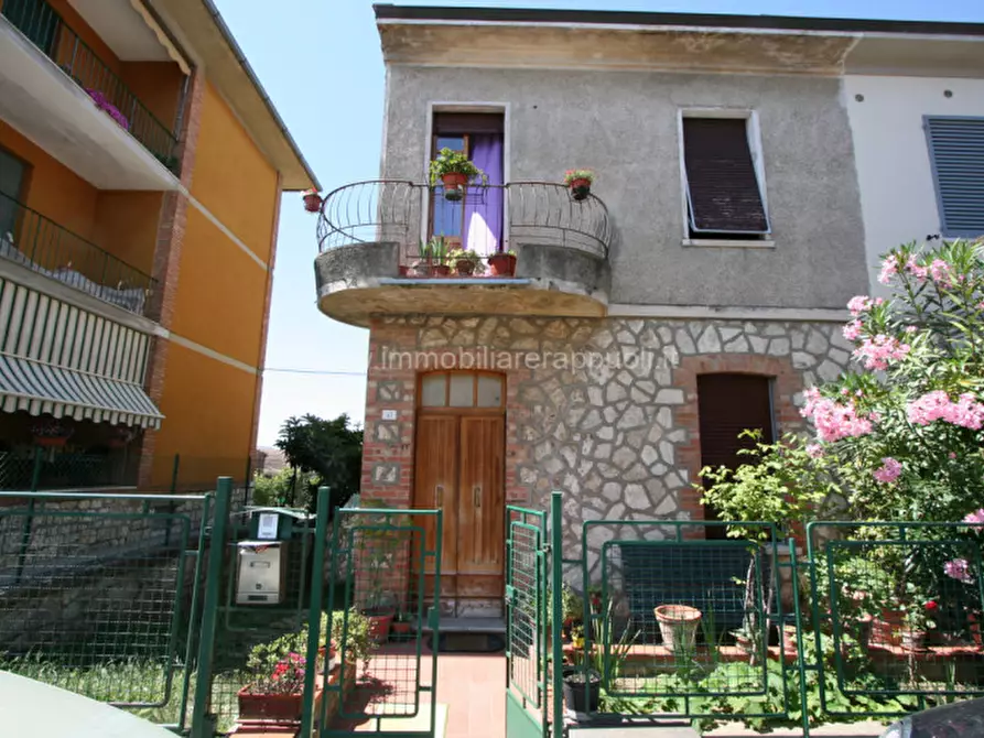 Immagine 1 di Villetta a schiera in vendita  a Sinalunga