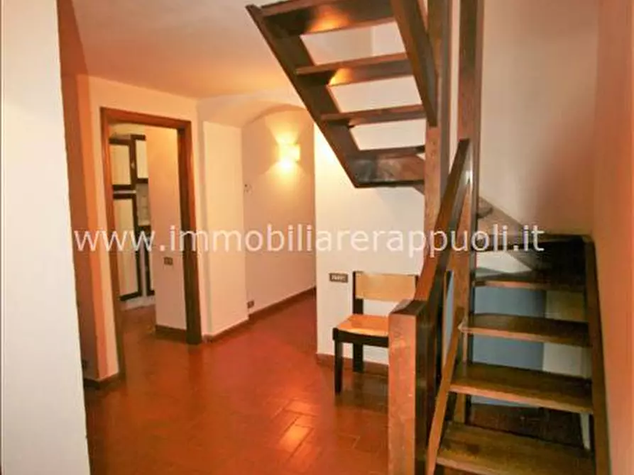 Immagine 12 di Appartamento in vendita  a Lucignano