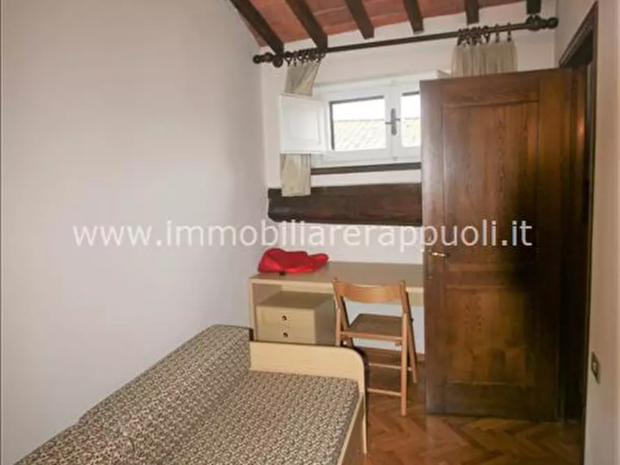 Immagine 13 di Appartamento in vendita  a Lucignano