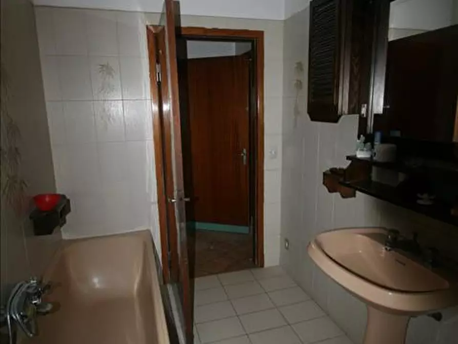 Immagine 9 di Casa indipendente in vendita  a Sinalunga