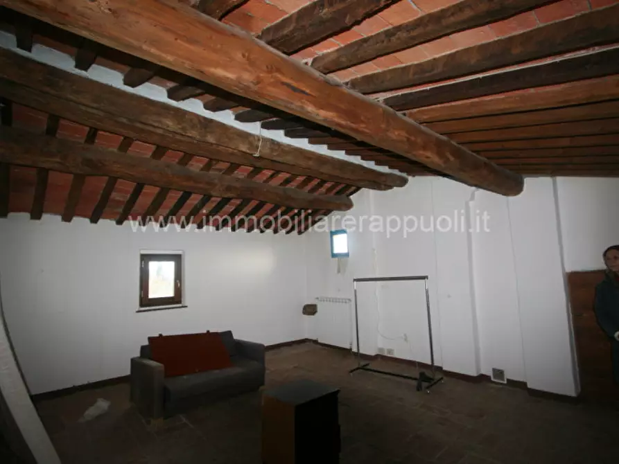 Immagine 23 di Rustico / casale in vendita  a Lucignano