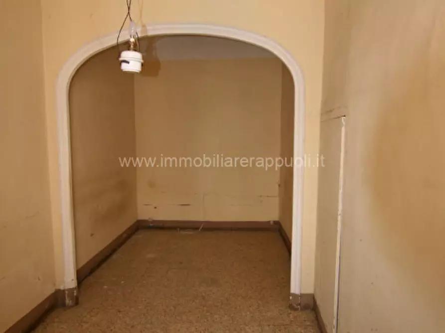 Immagine 7 di Villa in vendita  a Montalcino