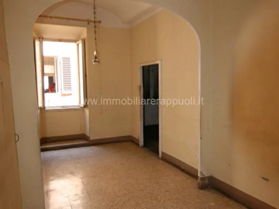 Immagine 8 di Villa in vendita  a Montalcino