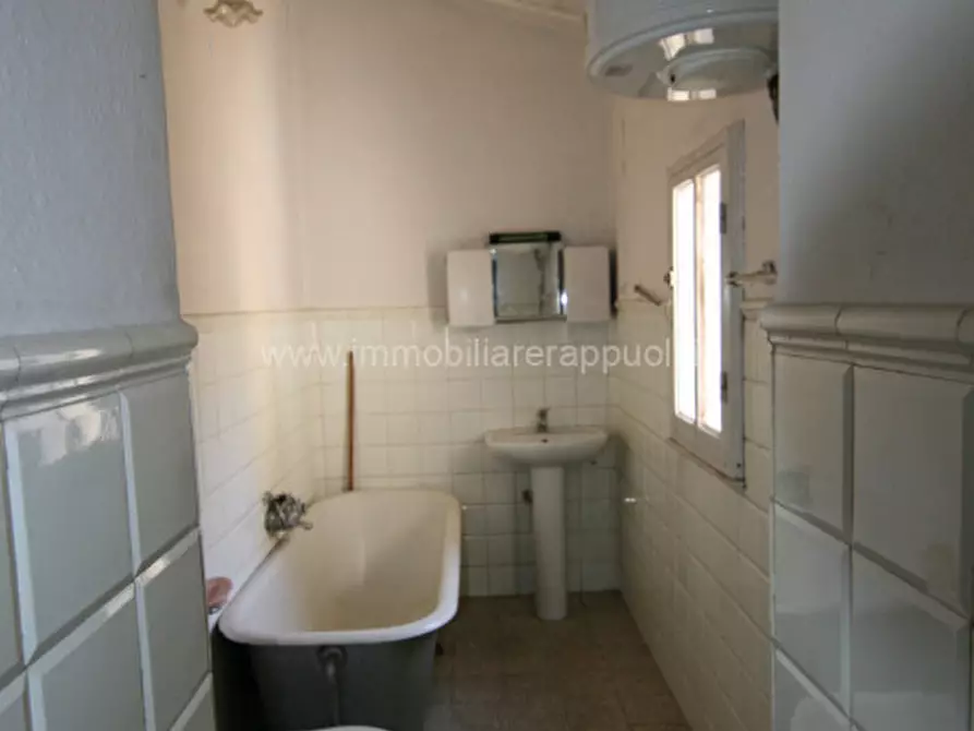 Immagine 10 di Villa in vendita  a Montalcino