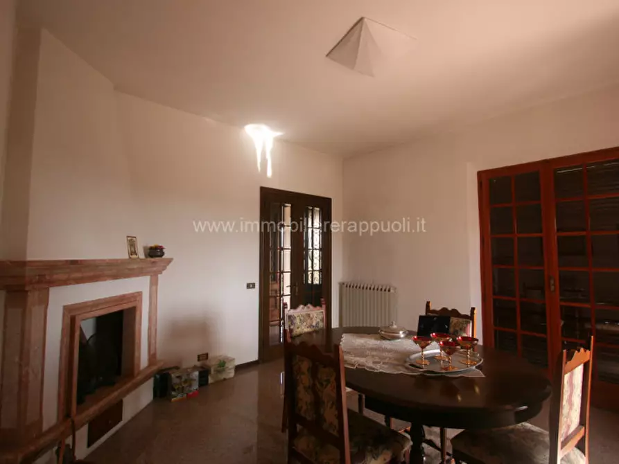 Immagine 4 di Villa in vendita  a Sinalunga