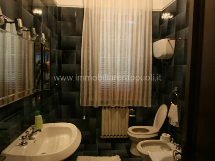 Immagine 8 di Villa in vendita  a Sinalunga