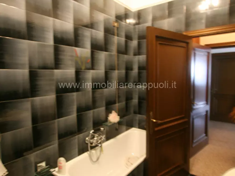 Immagine 9 di Villa in vendita  a Sinalunga