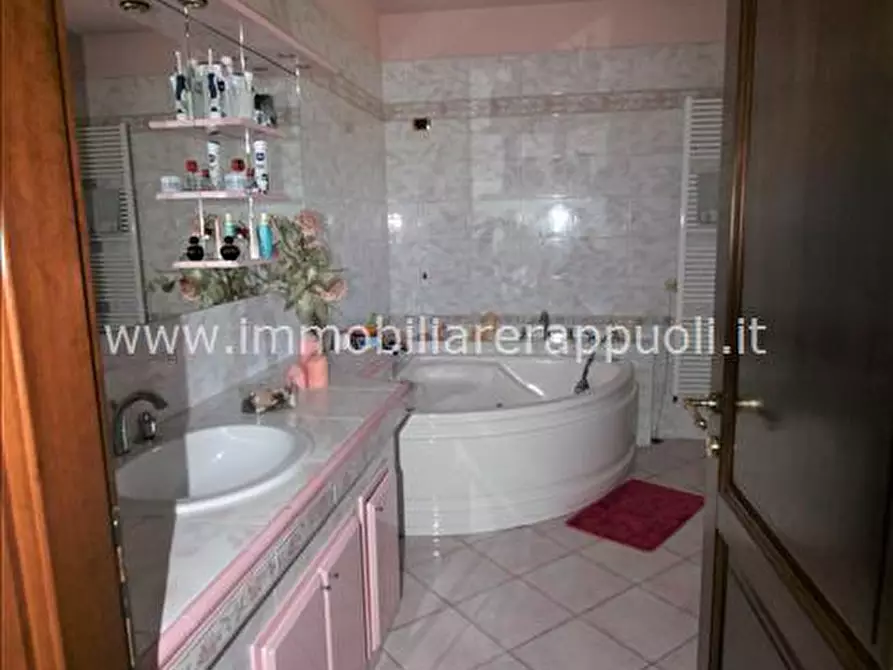 Immagine 16 di Appartamento in vendita  a Sinalunga