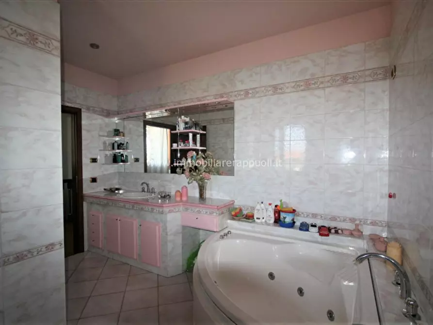 Immagine 17 di Appartamento in vendita  a Sinalunga