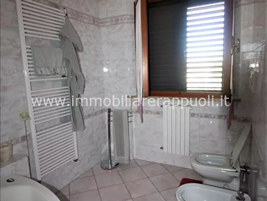 Immagine 18 di Appartamento in vendita  a Sinalunga