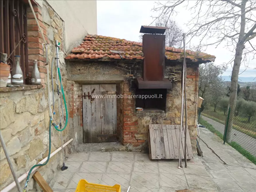 Immagine 8 di Casa indipendente in vendita  a Lucignano