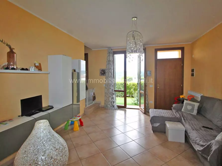 Immagine 1 di Villetta a schiera in vendita  a Montepulciano