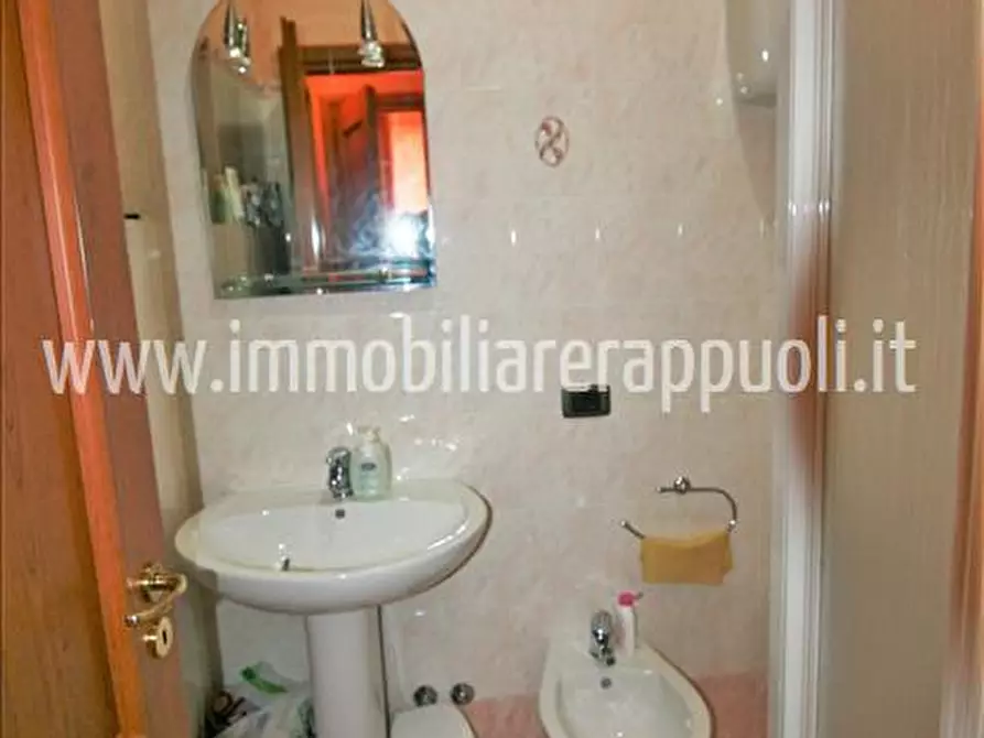 Immagine 8 di Villetta a schiera in vendita  a Montepulciano