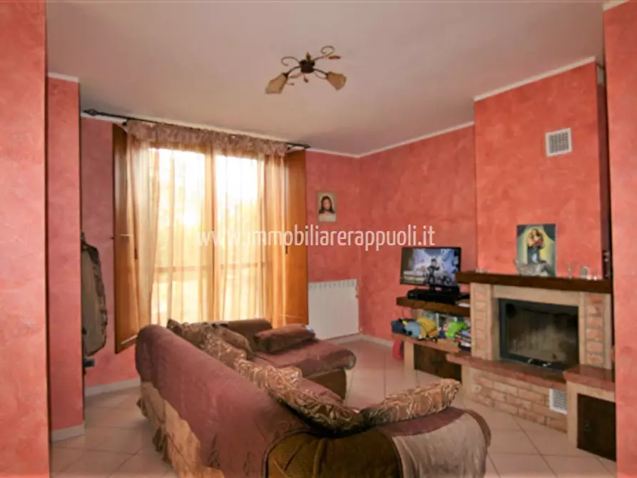 Immagine 10 di Villetta a schiera in vendita  a Montepulciano