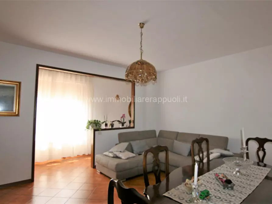 Immagine 2 di Villetta a schiera in vendita  a Sinalunga