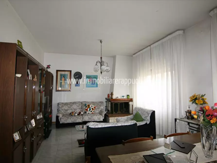 Immagine 2 di Casa indipendente in vendita  a Lucignano