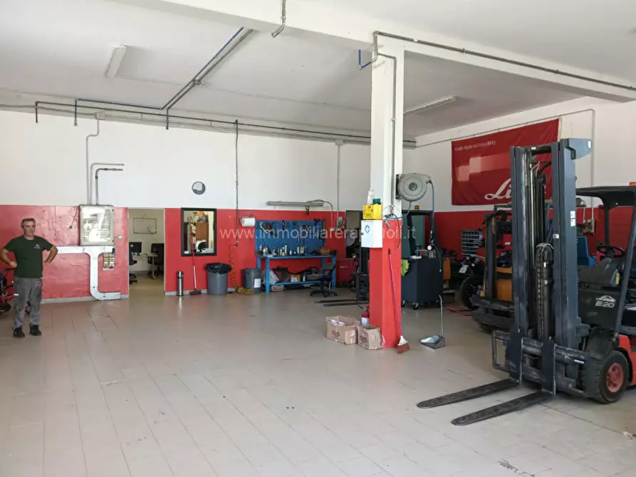 Immagine 11 di Capannone industriale in vendita  a Sinalunga