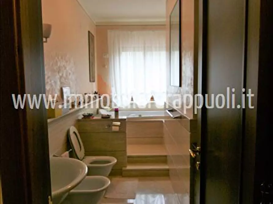 Immagine 23 di Casa indipendente in vendita  a Rapolano Terme