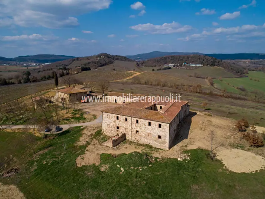 Immagine 1 di Villa in vendita  a Rapolano Terme