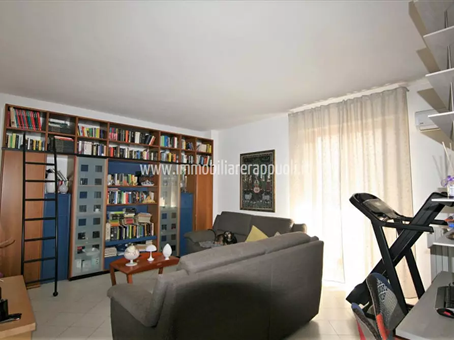 Immagine 1 di Appartamento in vendita  a Sinalunga