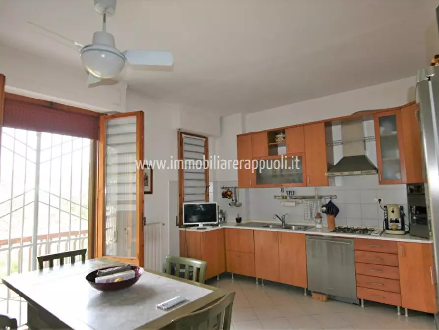 Immagine 3 di Appartamento in vendita  a Sinalunga