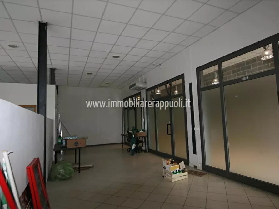 Immagine 3 di Negozio in vendita  a Torrita Di Siena