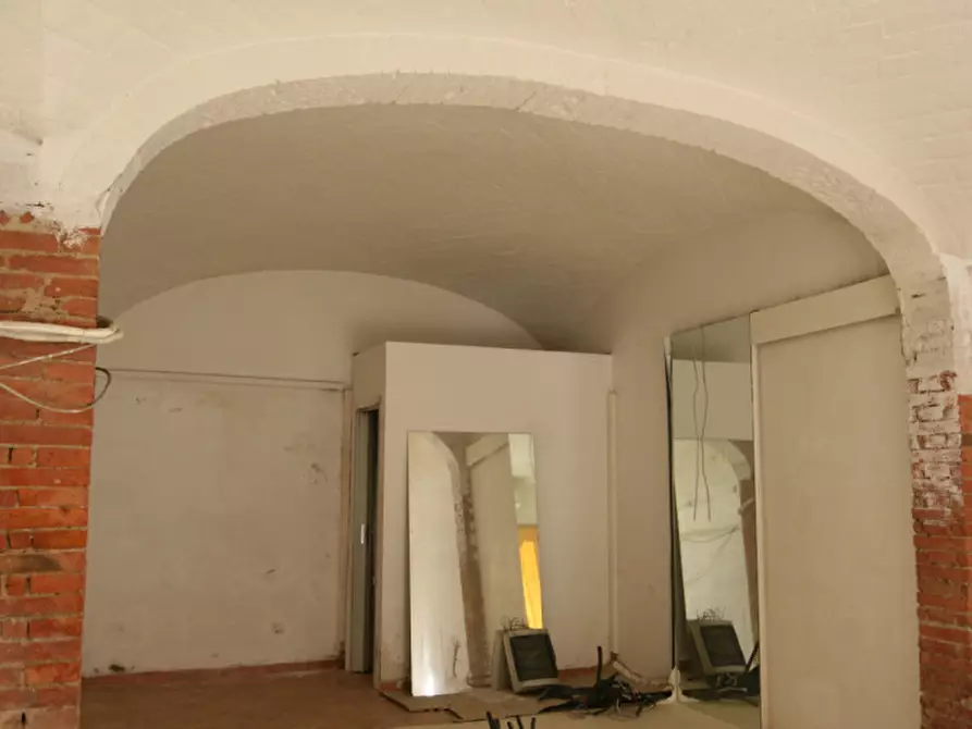 Immagine 1 di Magazzino in vendita  a Sinalunga