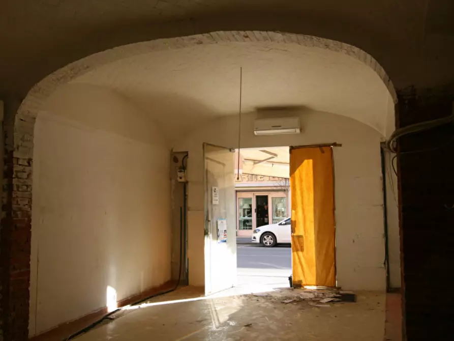 Immagine 3 di Magazzino in vendita  a Sinalunga