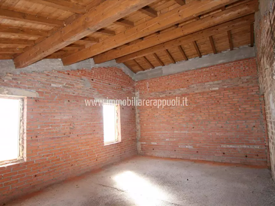 Immagine 11 di Rustico / casale in vendita  a Sinalunga