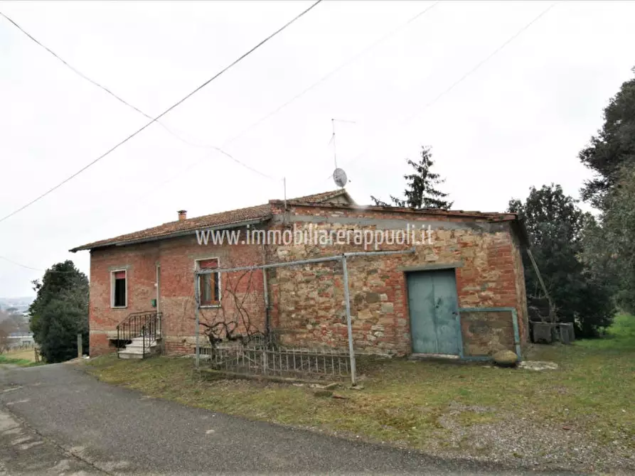 Immagine 1 di Casa indipendente in vendita  a Lucignano