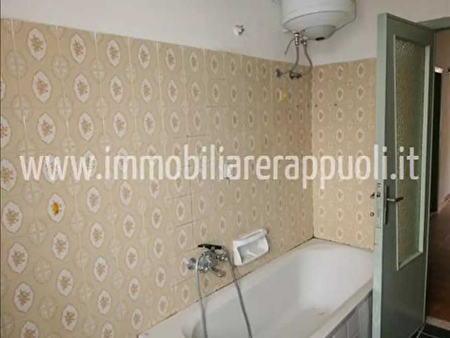 Immagine 7 di Casa indipendente in vendita  a Lucignano