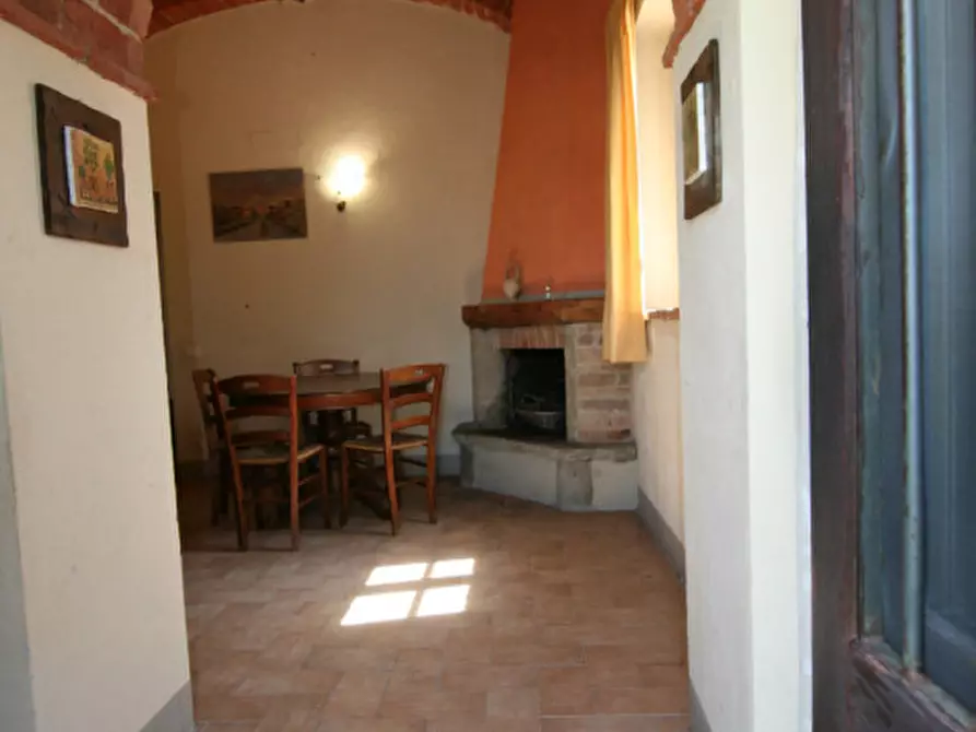 Immagine 4 di Appartamento in vendita  a Lucignano