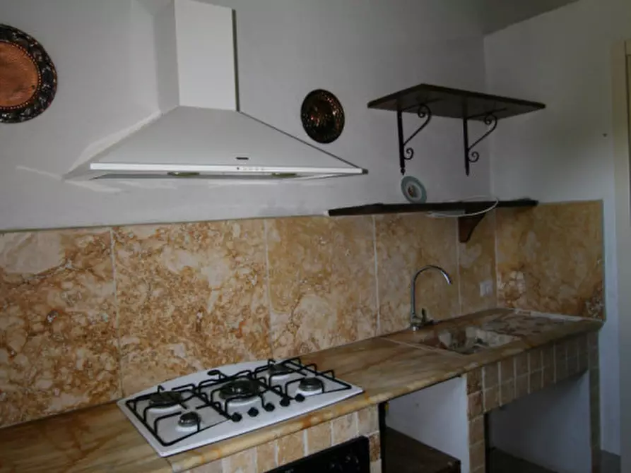 Immagine 10 di Appartamento in vendita  a Lucignano