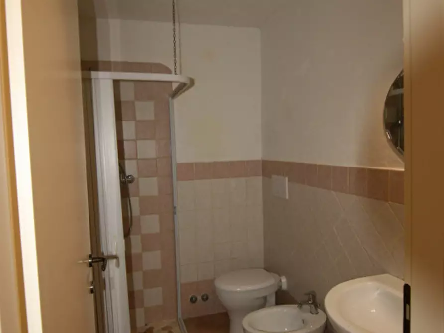 Immagine 18 di Appartamento in vendita  a Lucignano