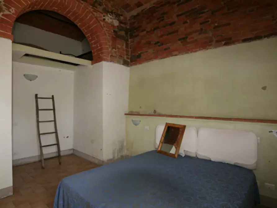 Immagine 22 di Appartamento in vendita  a Lucignano