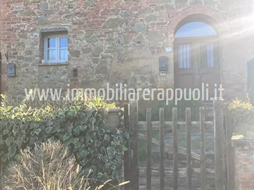 Immagine 2 di Appartamento in vendita  a Lucignano