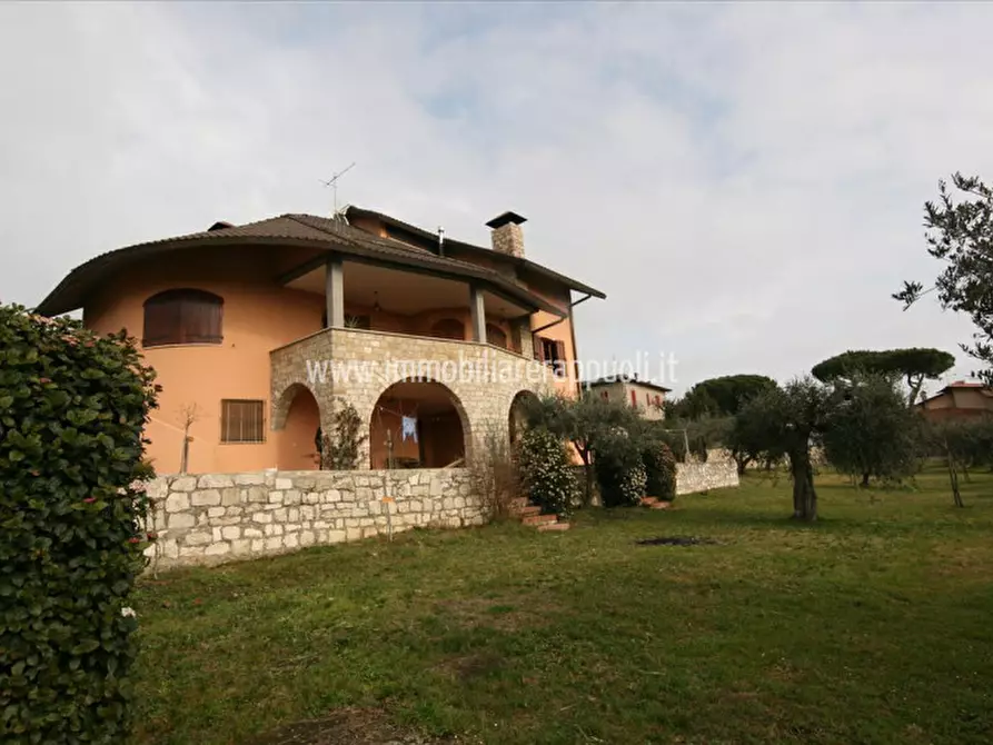 Immagine 1 di Villa in vendita  a Sinalunga