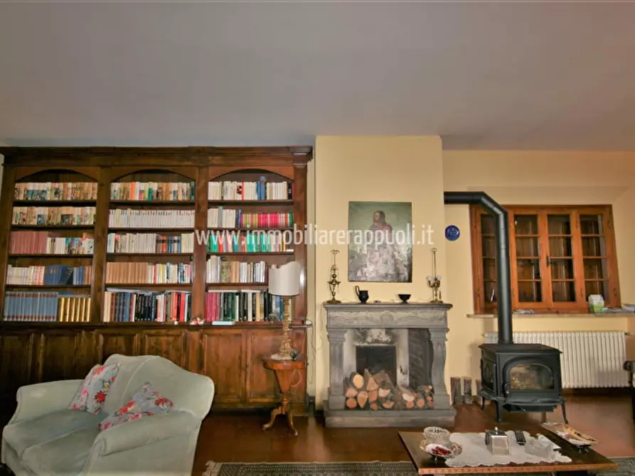 Immagine 3 di Villa in vendita  a Sinalunga