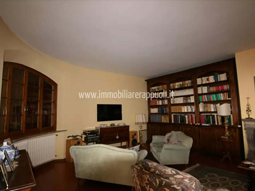 Immagine 4 di Villa in vendita  a Sinalunga