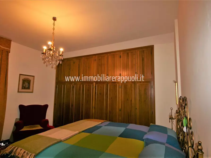 Immagine 5 di Villa in vendita  a Sinalunga