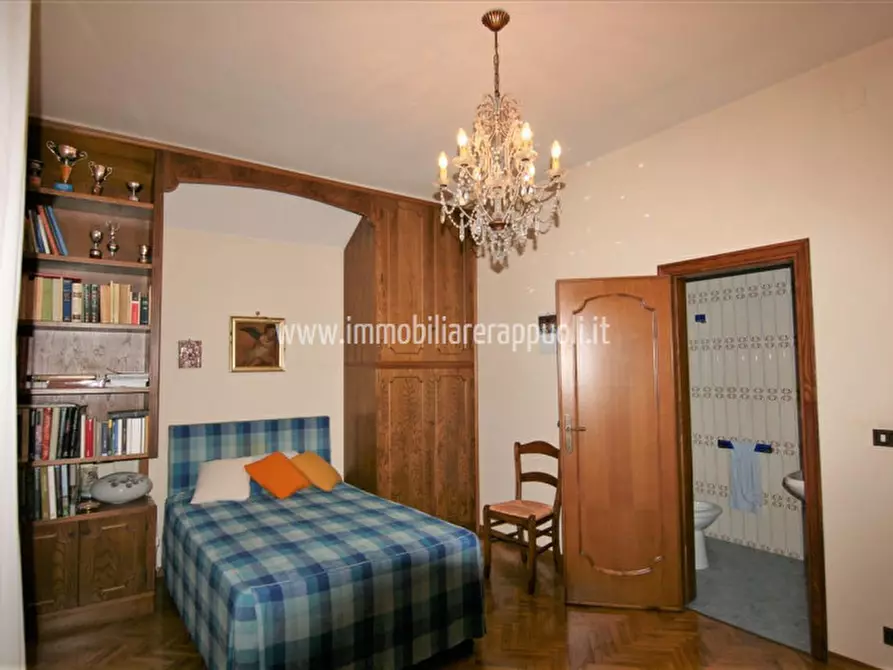 Immagine 8 di Villa in vendita  a Sinalunga