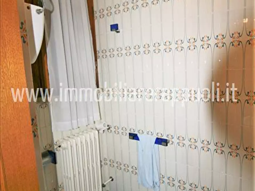 Immagine 9 di Villa in vendita  a Sinalunga